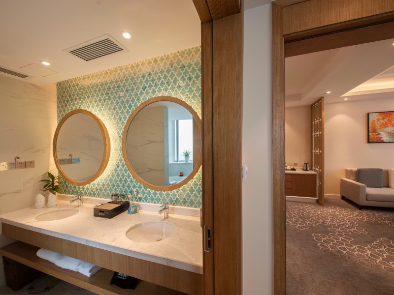 hotelPic