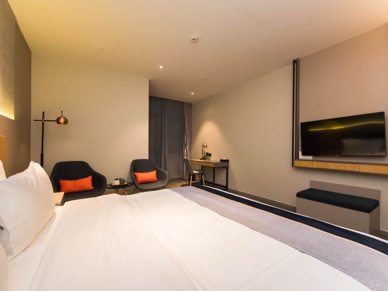 hotelPic