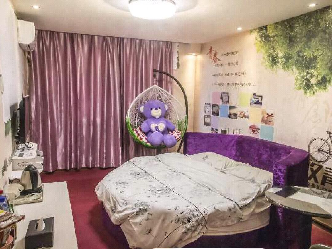 纱幔圆床房