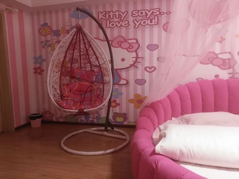 Kitty圆床房