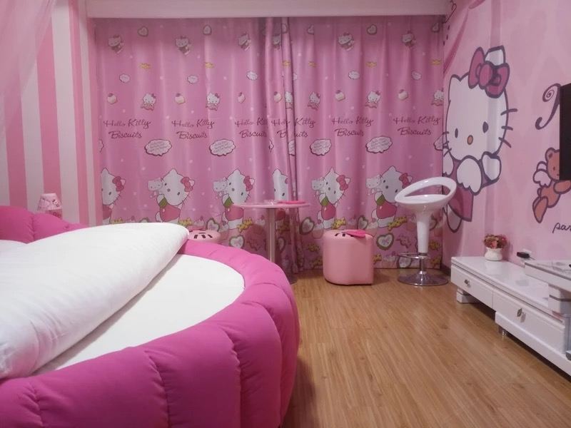Kitty圆床房
