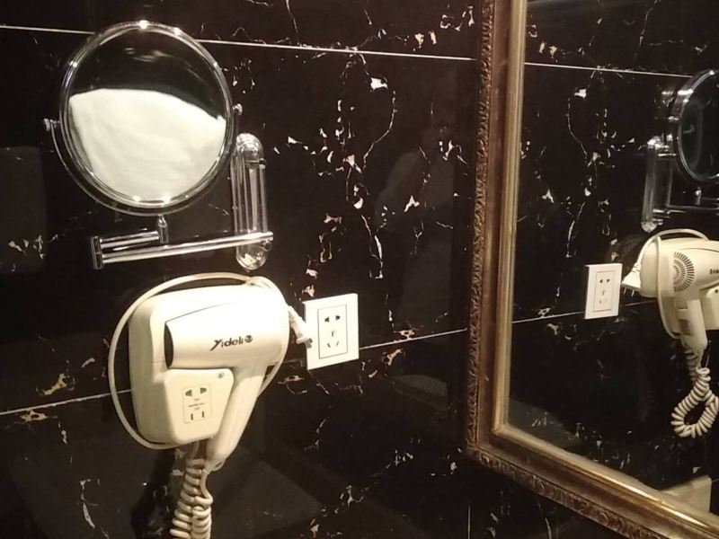 hotelPic