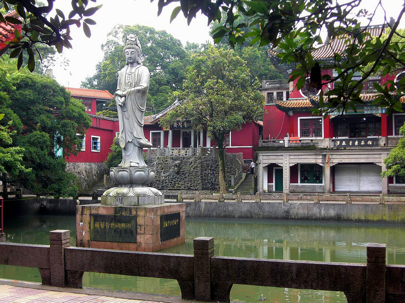 涌泉寺位于福建福州市晋安区鼓山镇,是一座