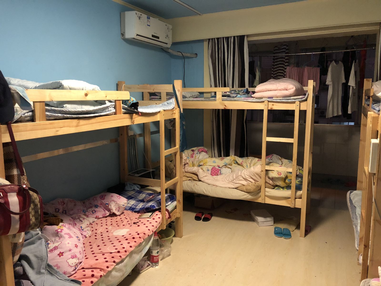 女生舒适八人间(床位)