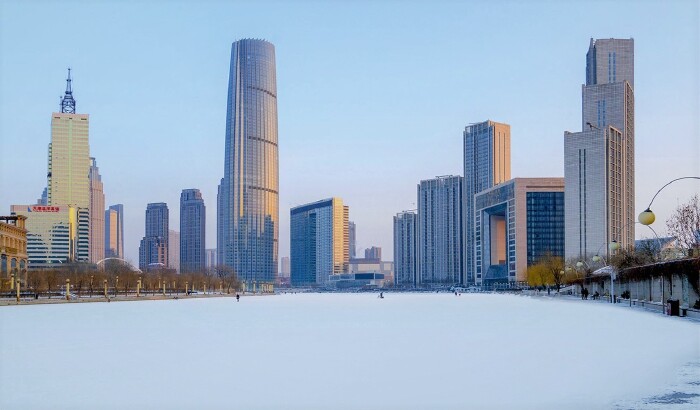 此外,天津站周边的景观还包括解放桥,大沽桥,津塔,津门等.