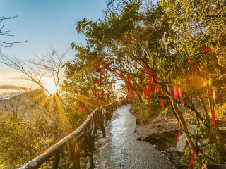 張家界天門(mén)山玻璃棧道旅游一次多少錢(qián)_8月張家界天門(mén)山玻璃棧道旅游_張家界天門(mén)山玻璃棧道旅游最佳路線