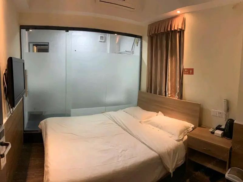 豪华大床房