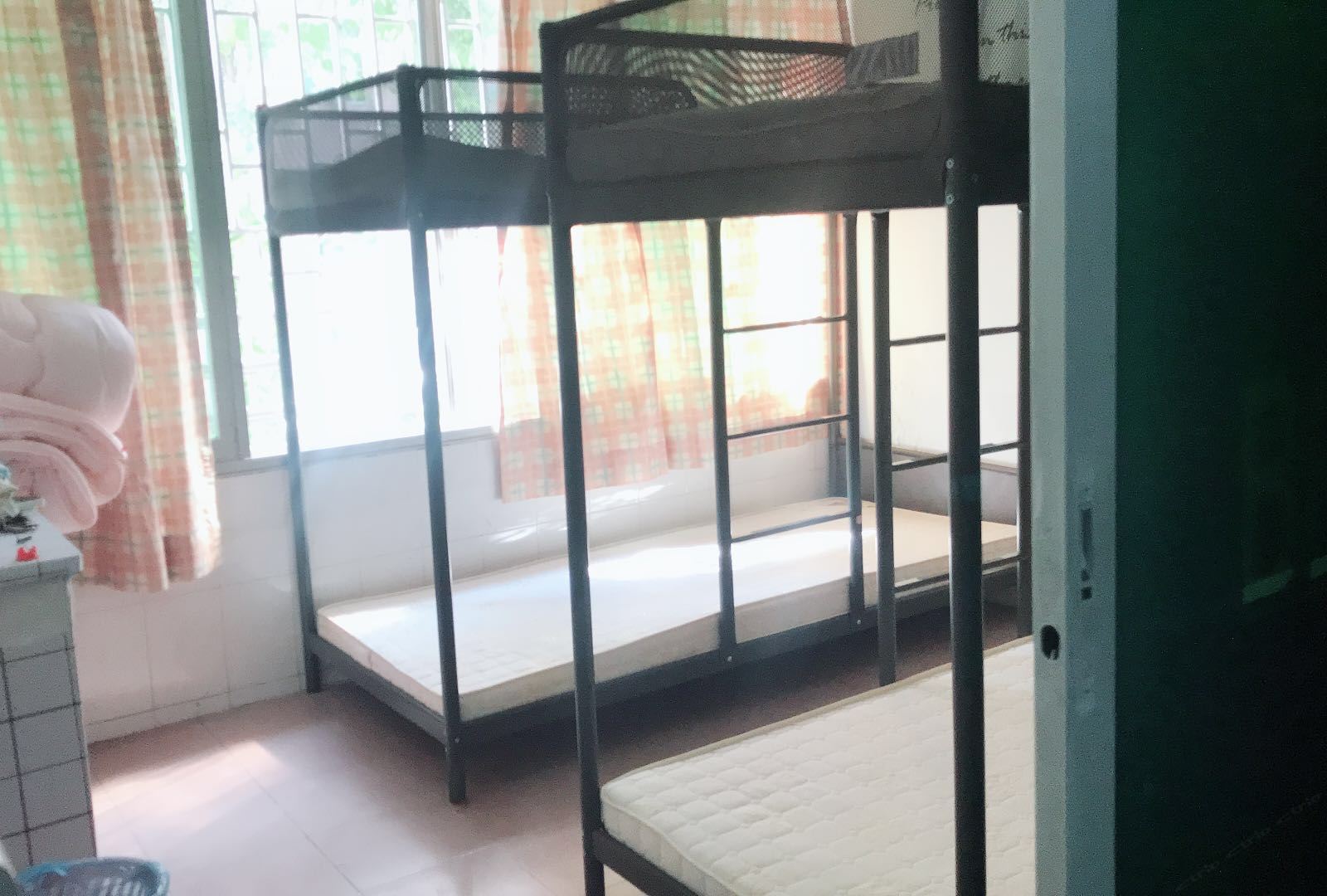 温馨2人间(床位)(公共卫浴)