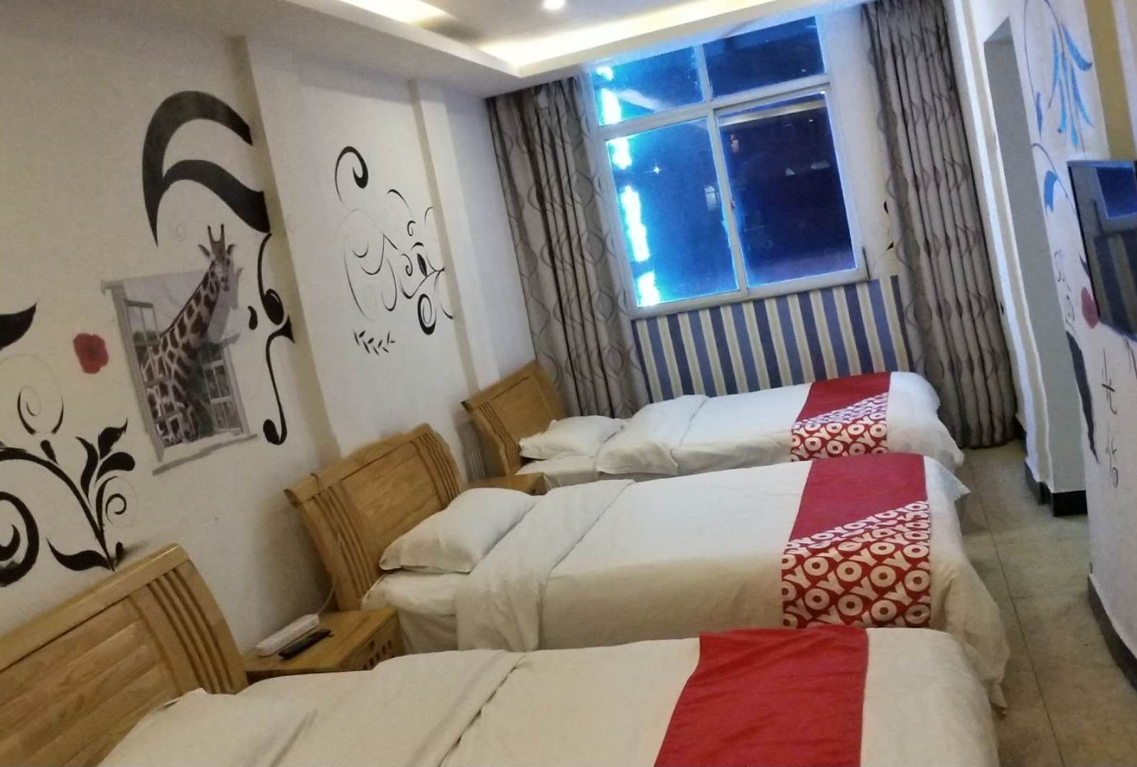 棋牌三床套房