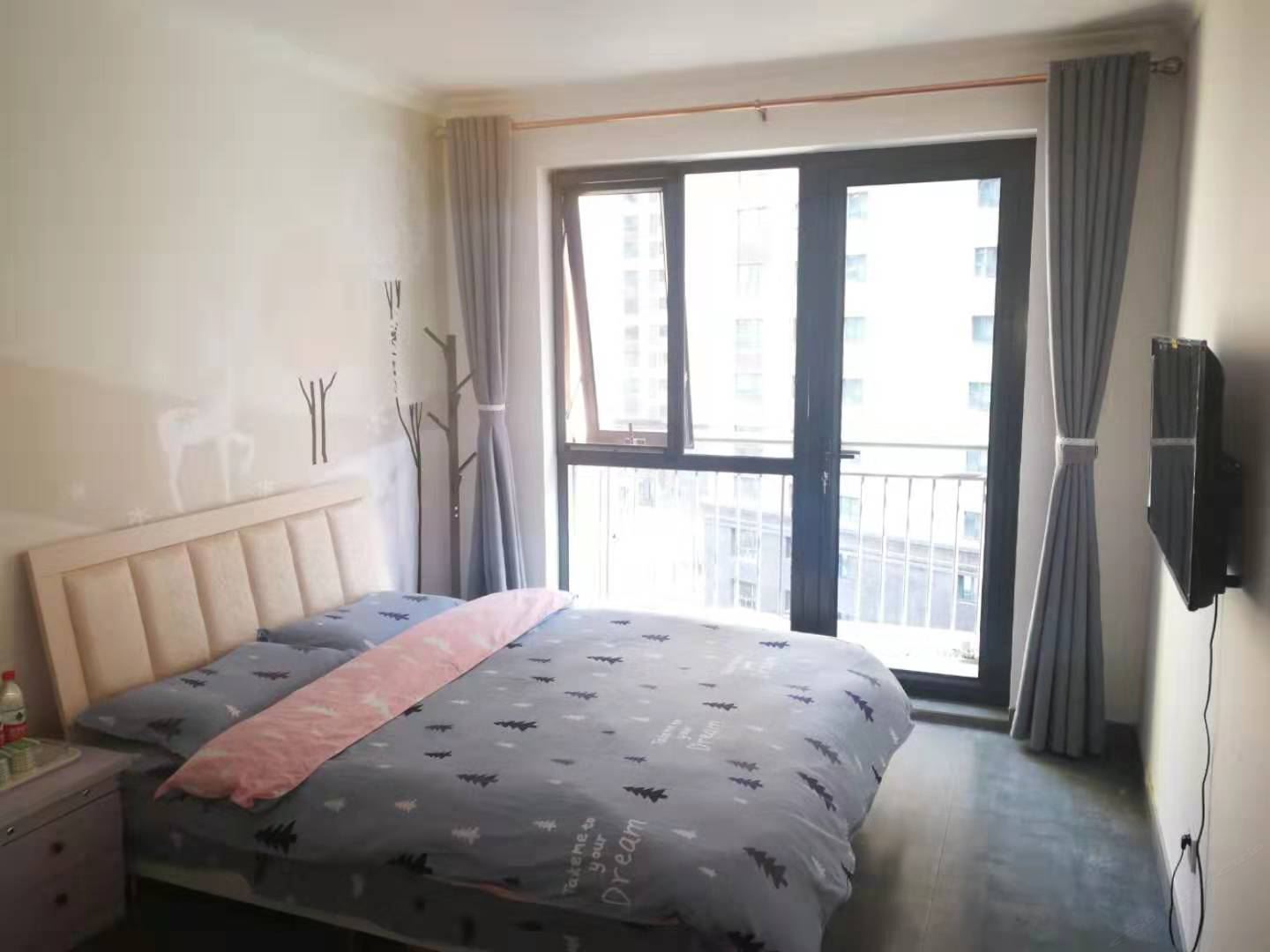 沐浴阳光河景大床房(公共卫浴)