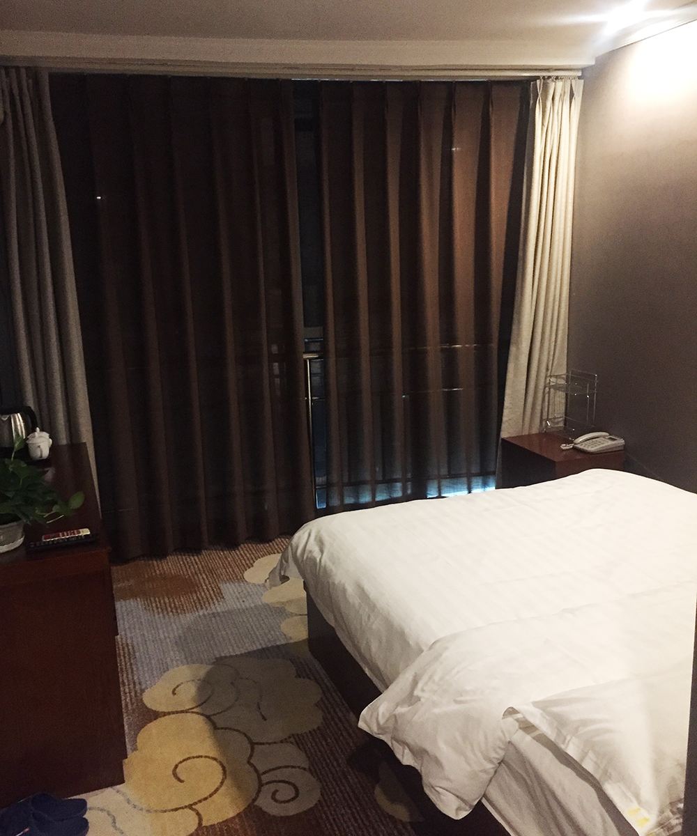 情侣大床房