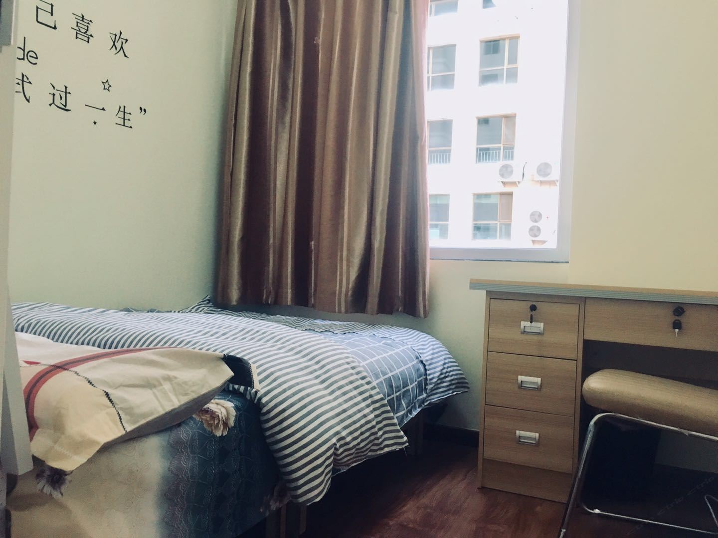 龙腾欧式单人房(公共卫浴)
