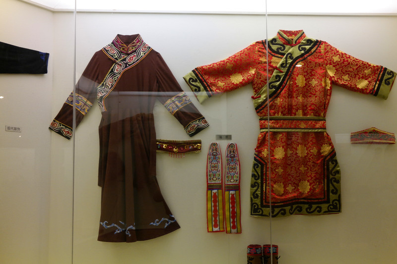 赫哲族人的传统服饰
