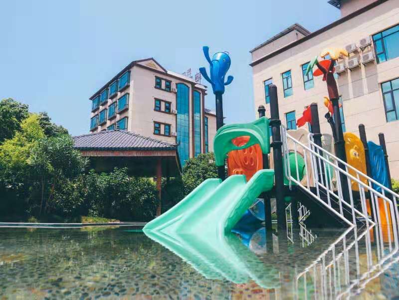 健身娱乐设施