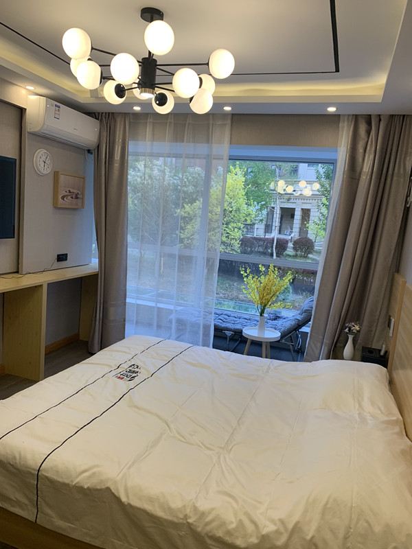 阳光景观大床房