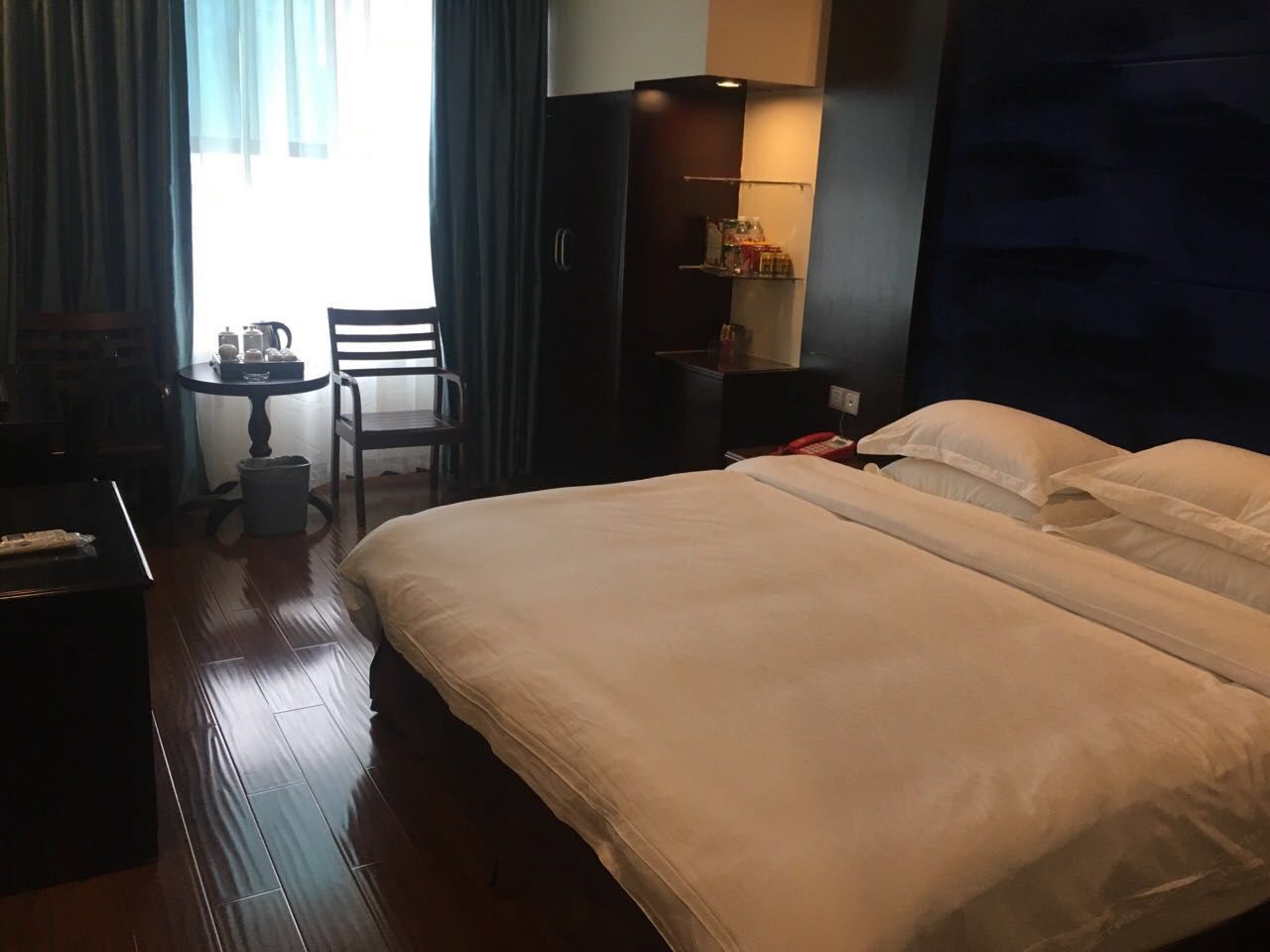 豪华商务大床房