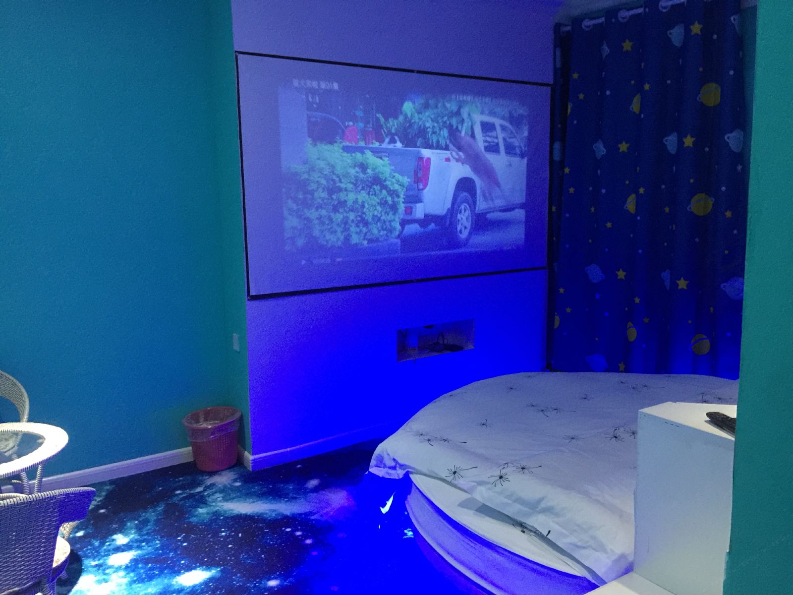 星空影视豪华圆床房