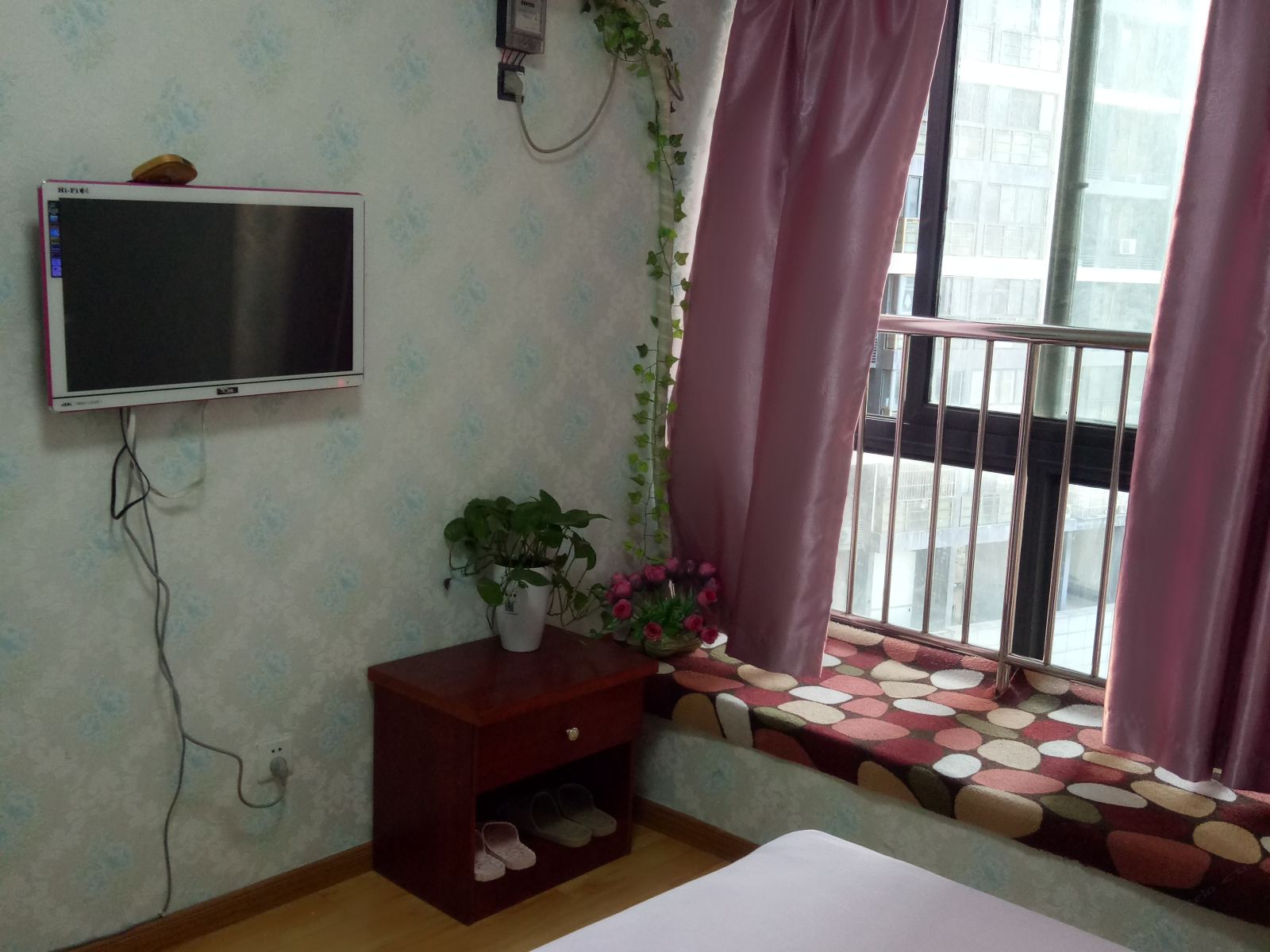温馨大床房(公共卫浴)