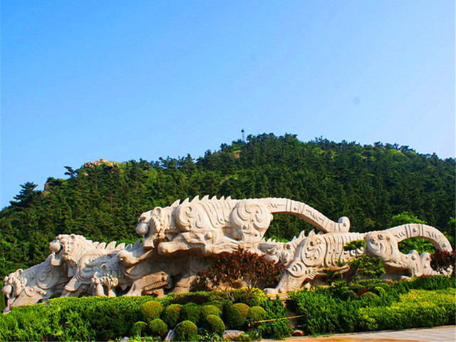 大连虎雕广场 位于大连市中山区老虎滩.