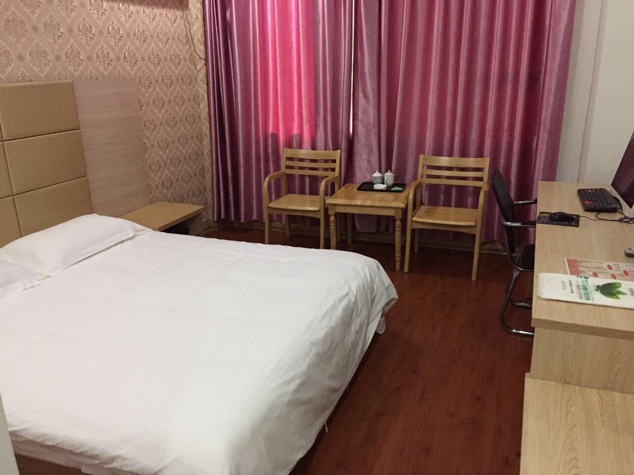 特惠1.8m大床房