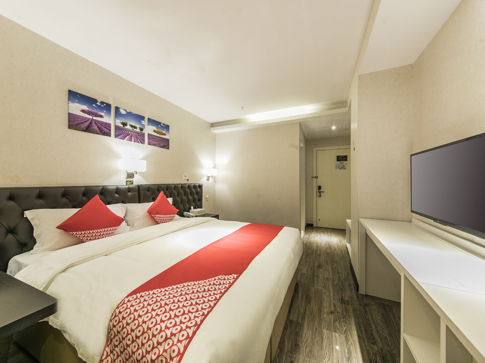 现代简约大床房