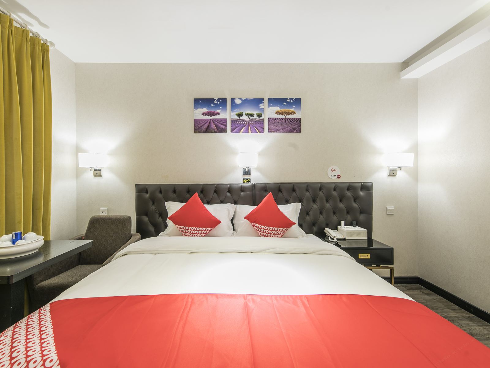 现代简约大床房