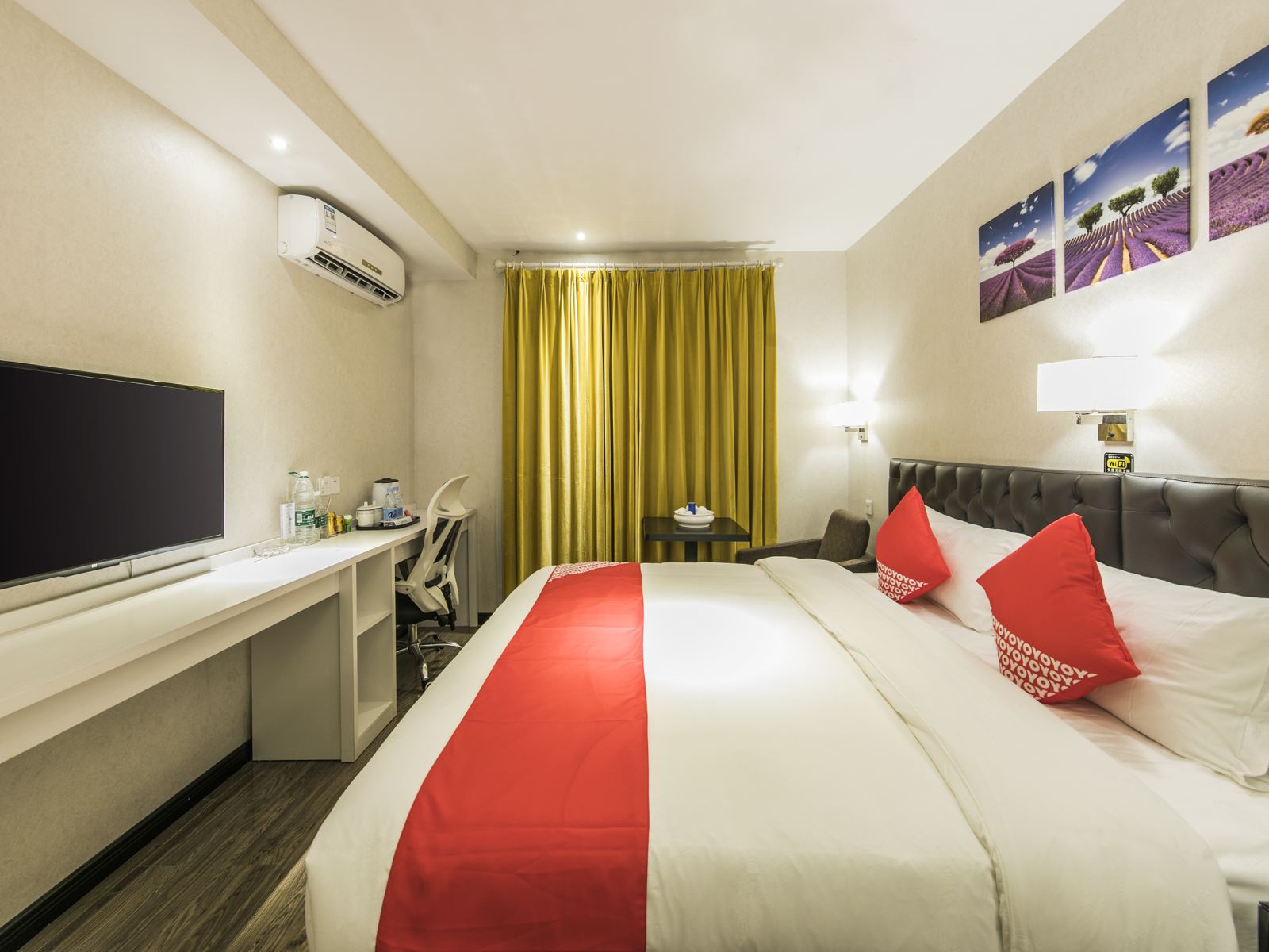 现代简约大床房