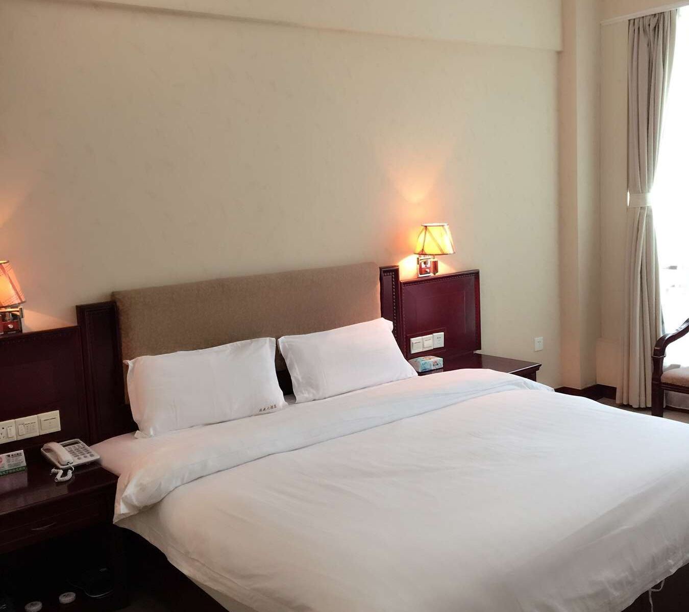 豪华行政大床房