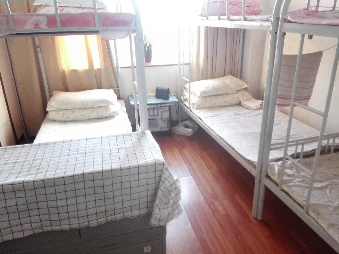 豪华女生床位房