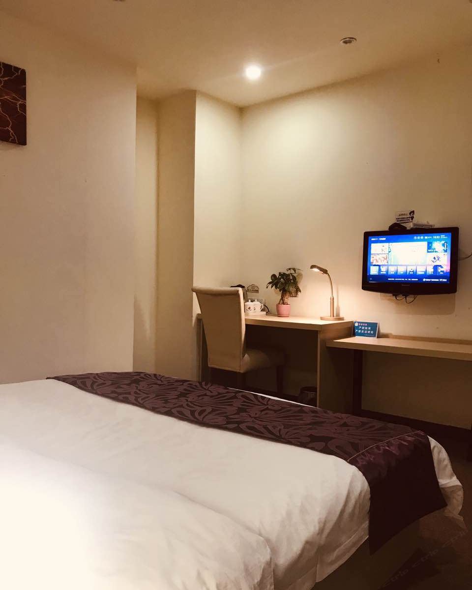 经济大床房
