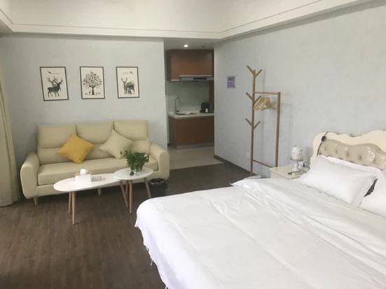 阳光街景大床房