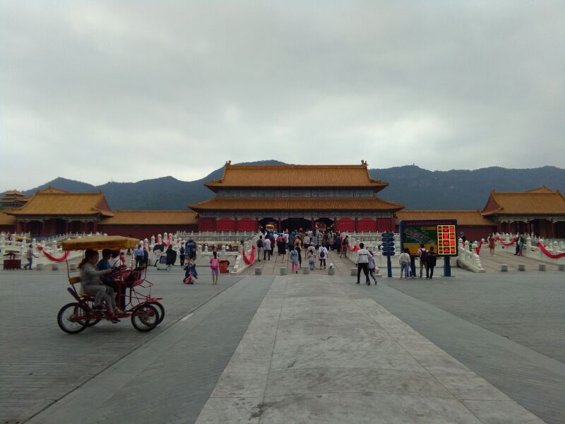 游览横店影视城明清宫苑