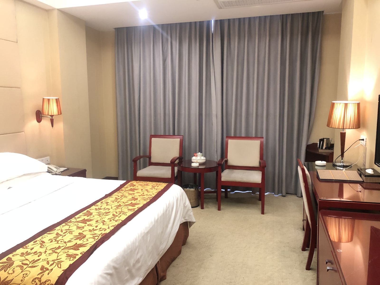 现代商务大床房
