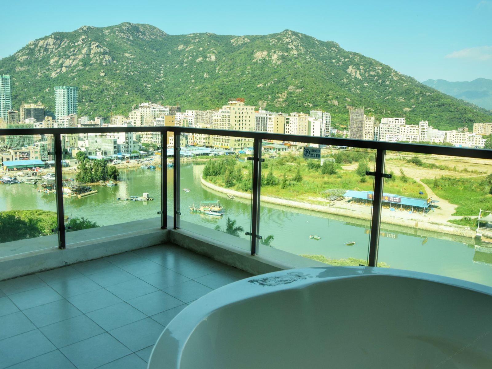 豪华园景大床房