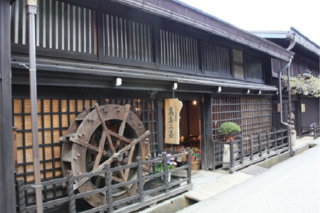 <名古屋出发+高山古街+童话世界白川乡一日游>中文导游（当地参团）