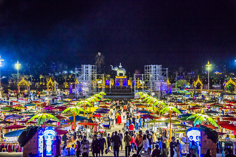 星光夜市:夜市一定要去告庄西双景,星光夜市,江边夜市小吃街版纳晚上