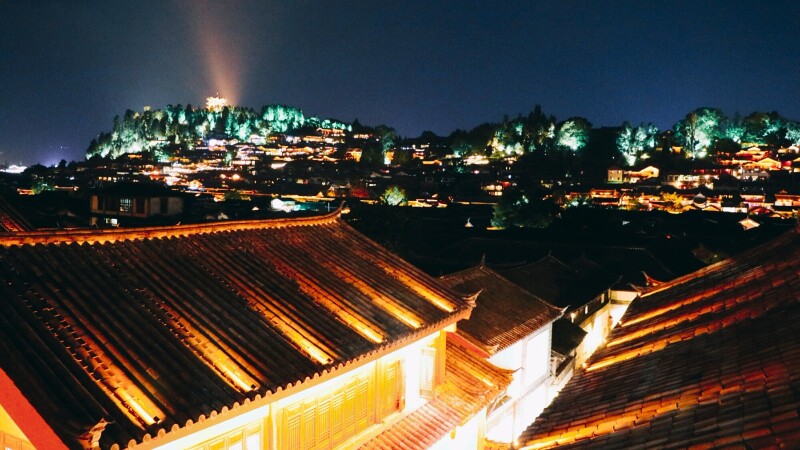 狮子山概述 狮子山是古城区最高的地方,是观看丽江古城全景和夜景