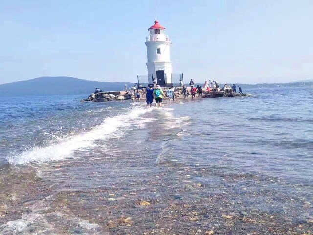 直飞海参崴,含水晶虎宫殿,含海鲜餐,含,含托卡内夫灯塔
