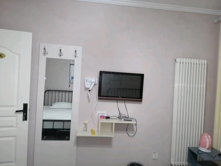 灰色双床房