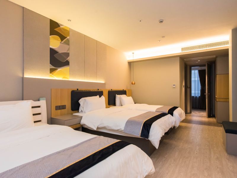 hotelPic