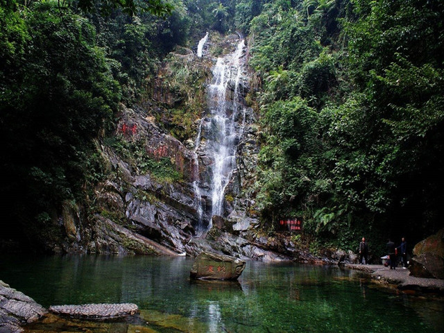 肇庆旅游 鼎湖山旅游 游览被联合国列为"人与生物圈"的自然保护区,北