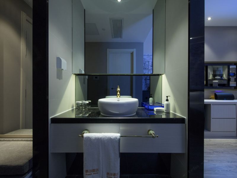 hotelPic