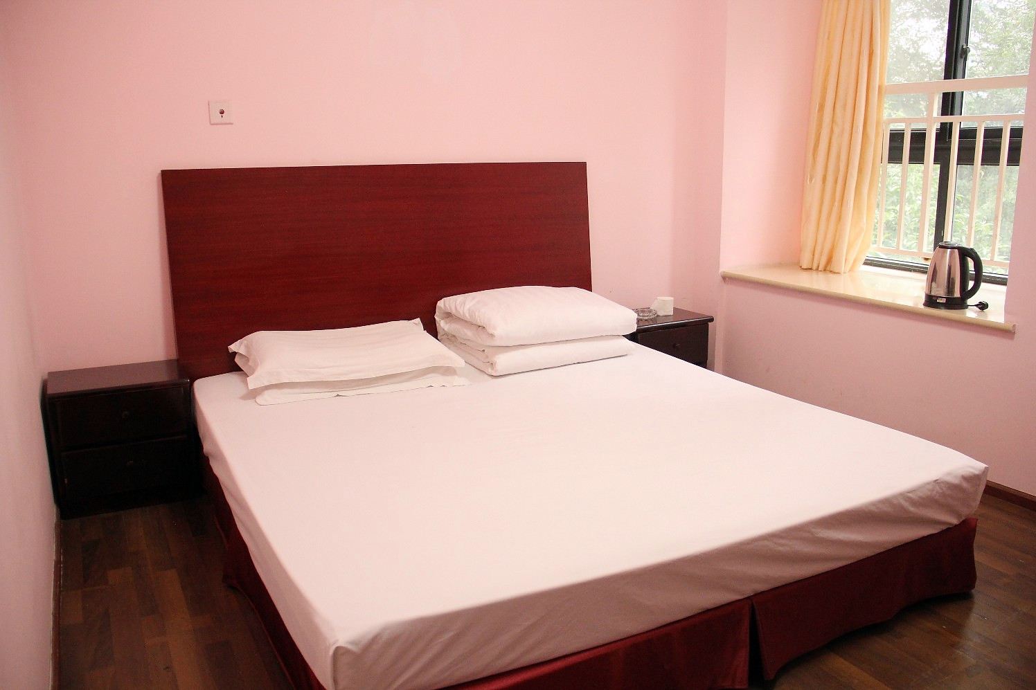 豪华大床房(公共卫浴)