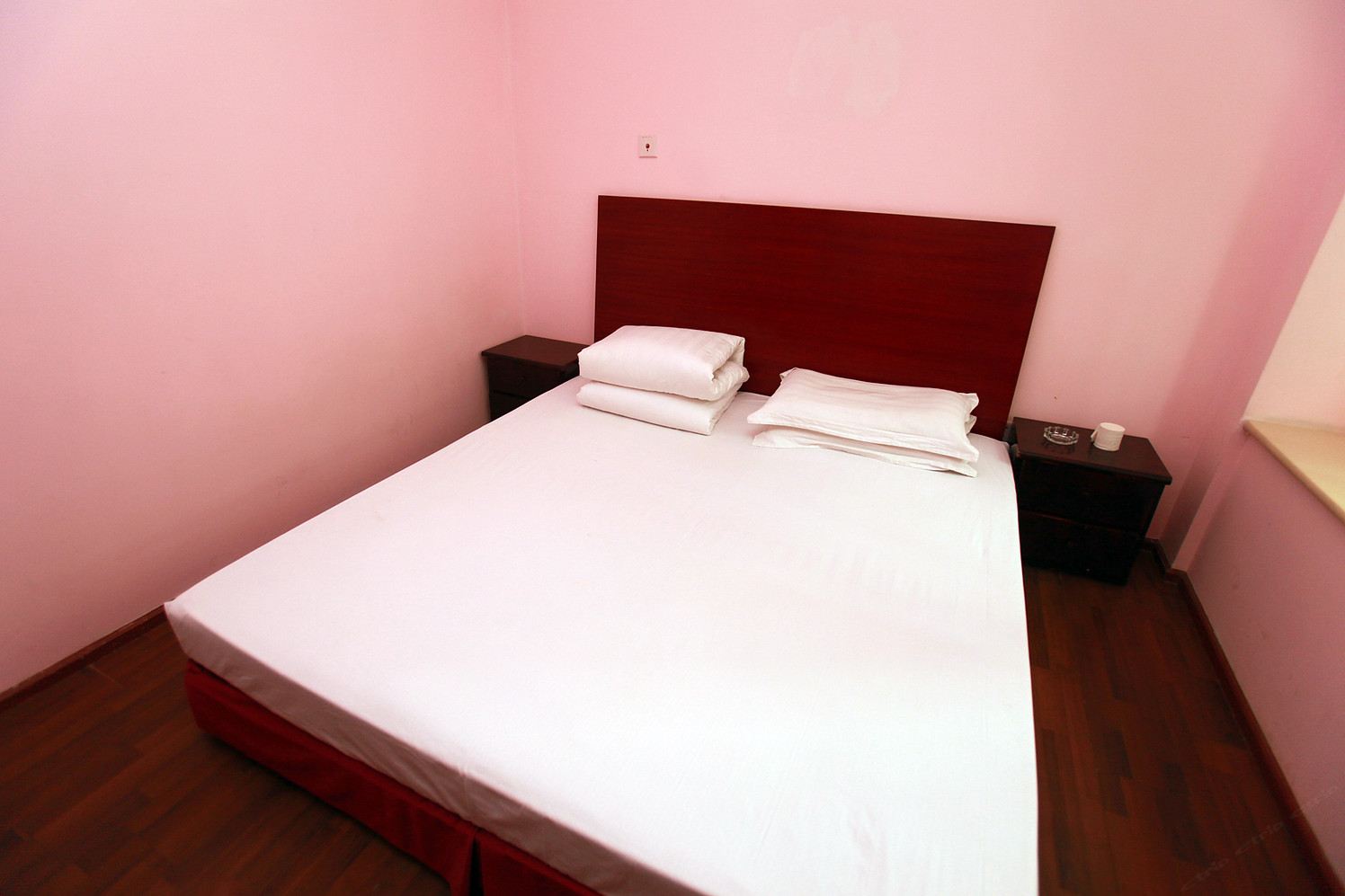 豪华大床房(公共卫浴)