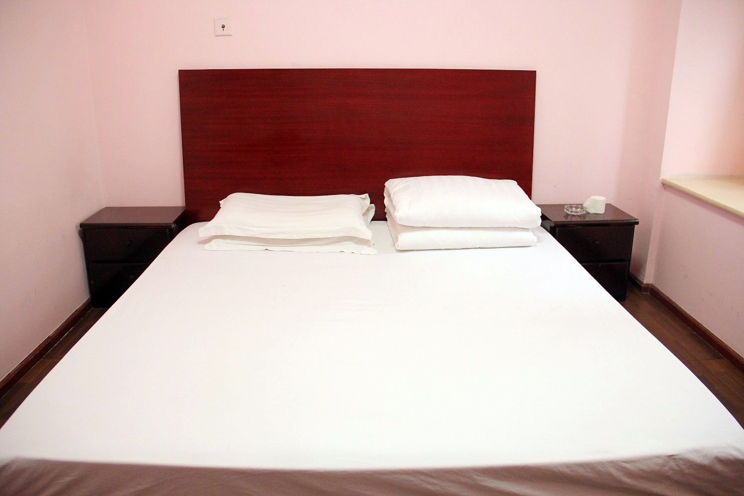 豪华大床房(公共卫浴)