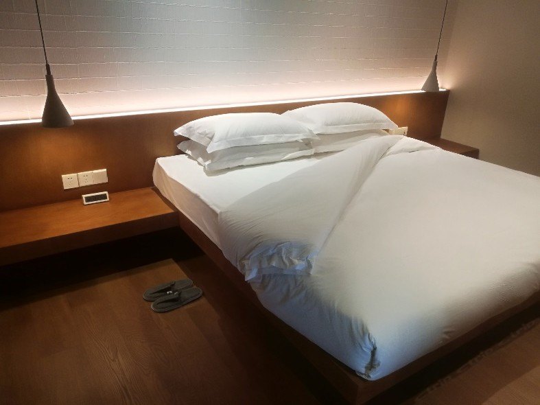 hotelPic