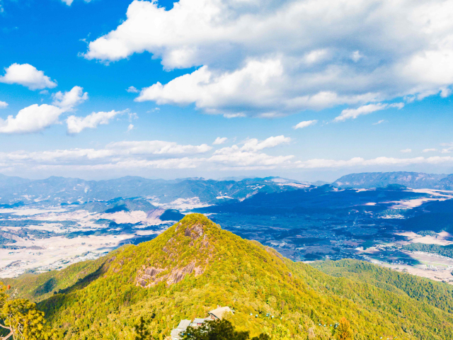 驼峰镇人口_驼峰桥标志(2)