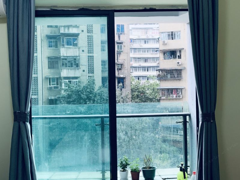 hotelPic