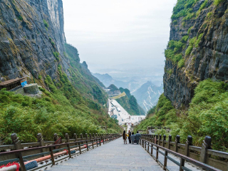 張家界玻璃棧道組團(tuán)旅游_廣州張家界玻璃棧道旅游團(tuán)_跟團(tuán)張家界玻璃棧道游價(jià)格