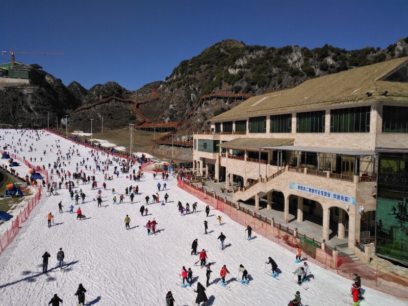 凉都旅游第一站:梅花山滑雪场滑雪,六盘水动物园嬉戏周末旅行从25日就